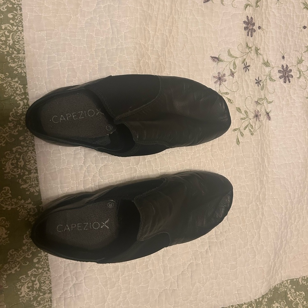 Capezio woman black jazz shoes